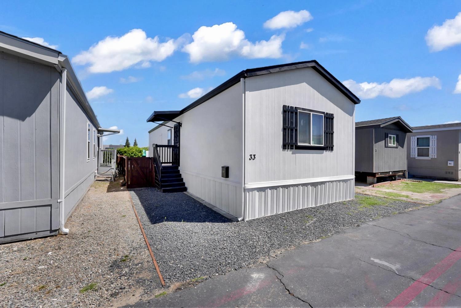 555 Moffat Blvd #33, Manteca, CA 95336