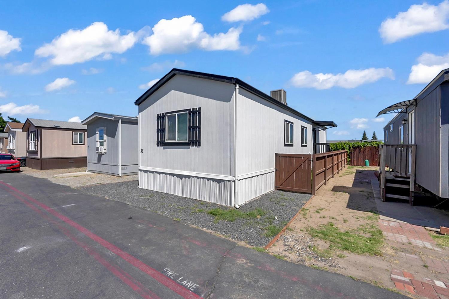 555 Moffat Blvd #33, Manteca, CA 95336