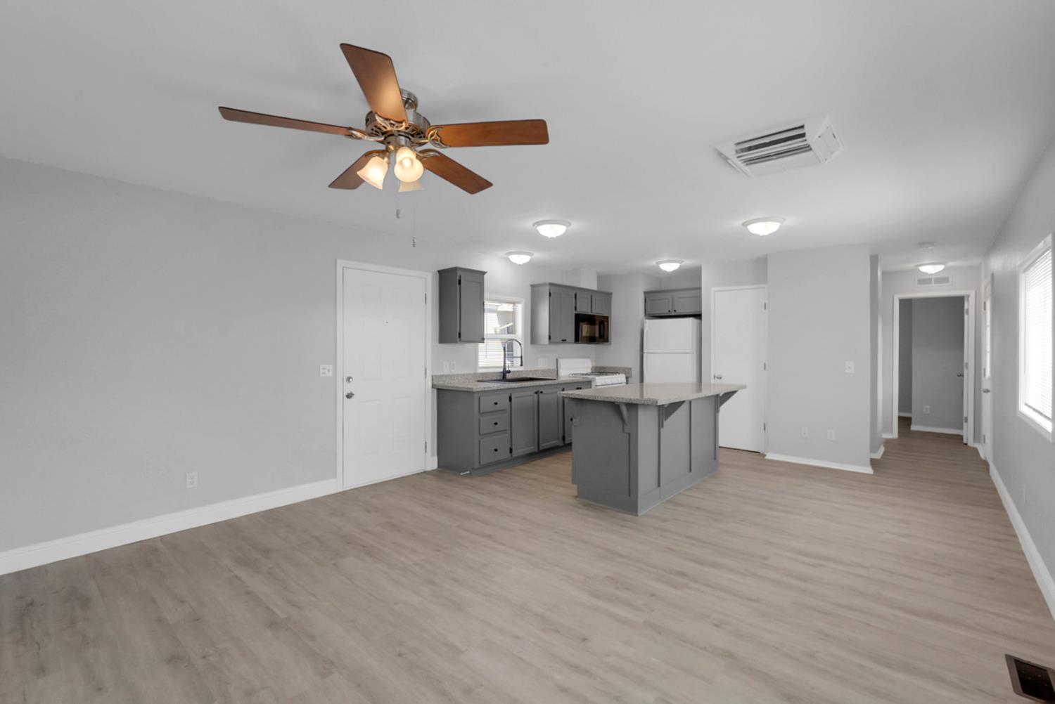555 Moffat Blvd #33, Manteca, CA 95336