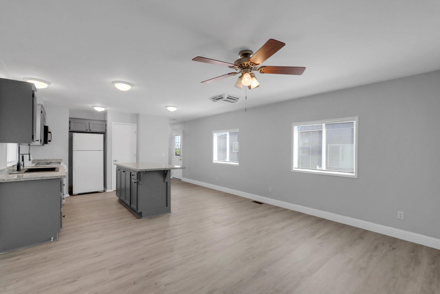 555 Moffat Blvd #33, Manteca, CA 95336