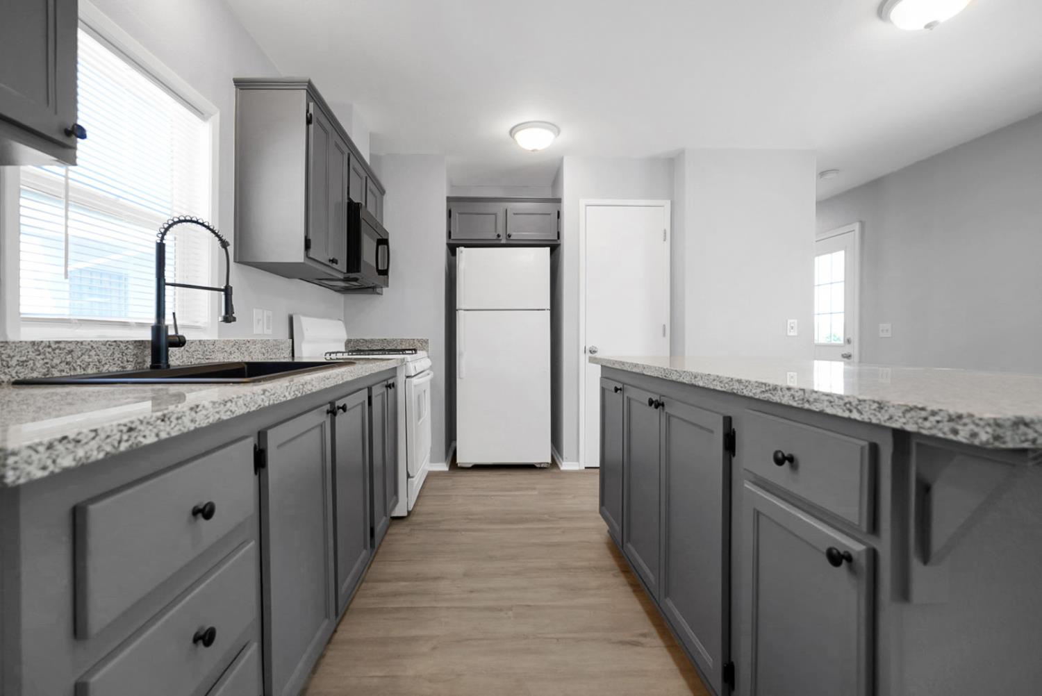 555 Moffat Blvd #33, Manteca, CA 95336