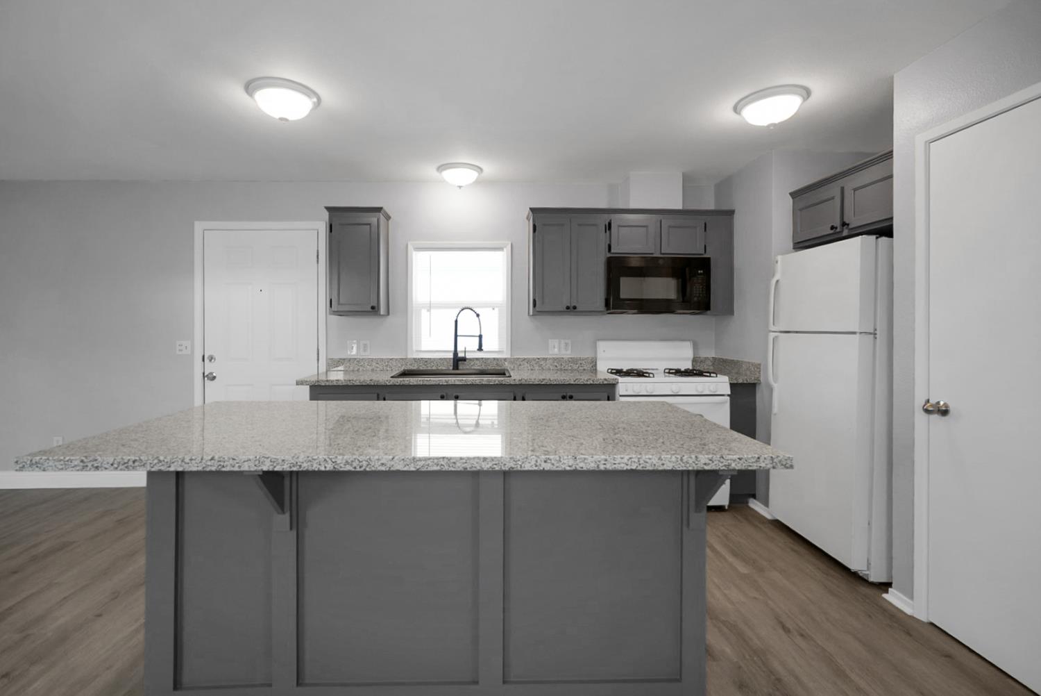555 Moffat Blvd #33, Manteca, CA 95336