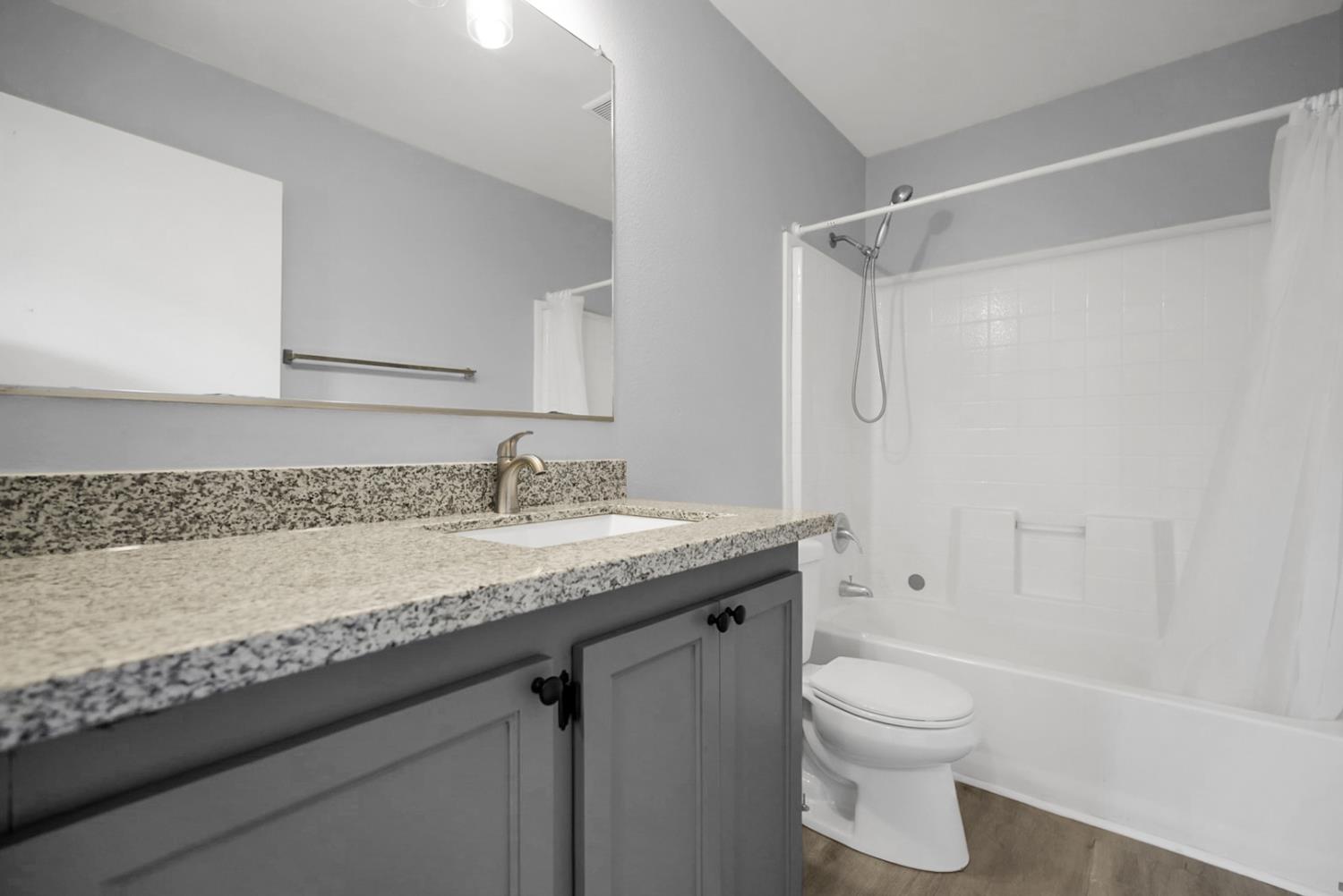 555 Moffat Blvd #33, Manteca, CA 95336