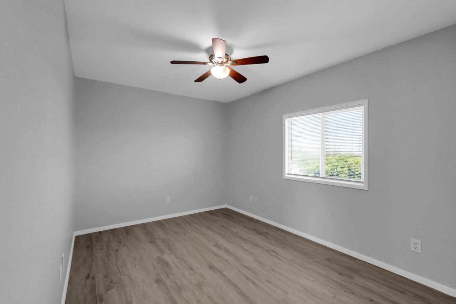 555 Moffat Blvd #33, Manteca, CA 95336
