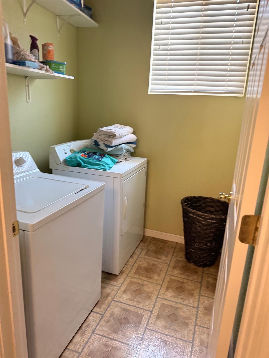 524 E Aldrich Ave, Livingston, CA 95334