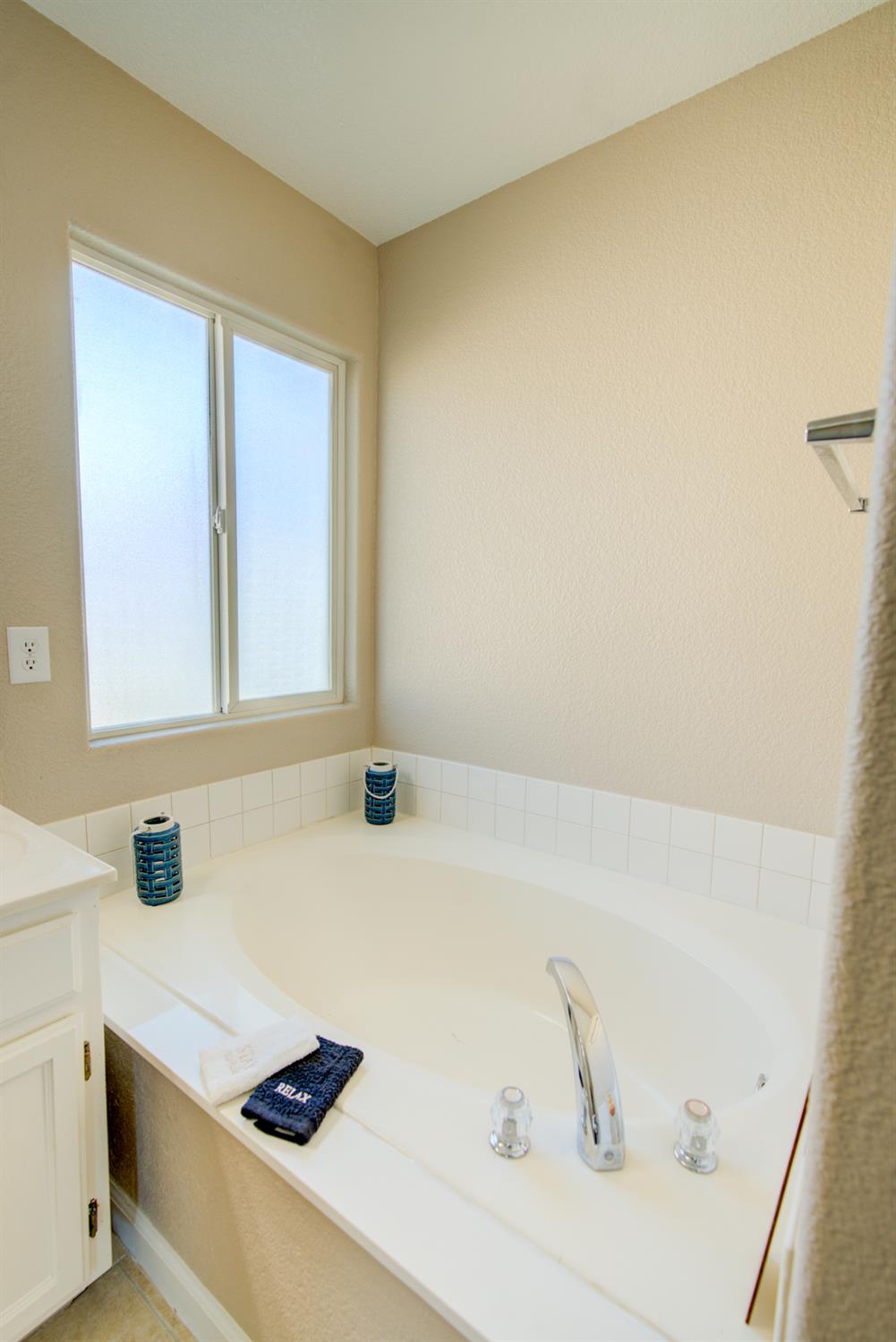 3546 Paseo Verde Ave, Merced, CA 95348