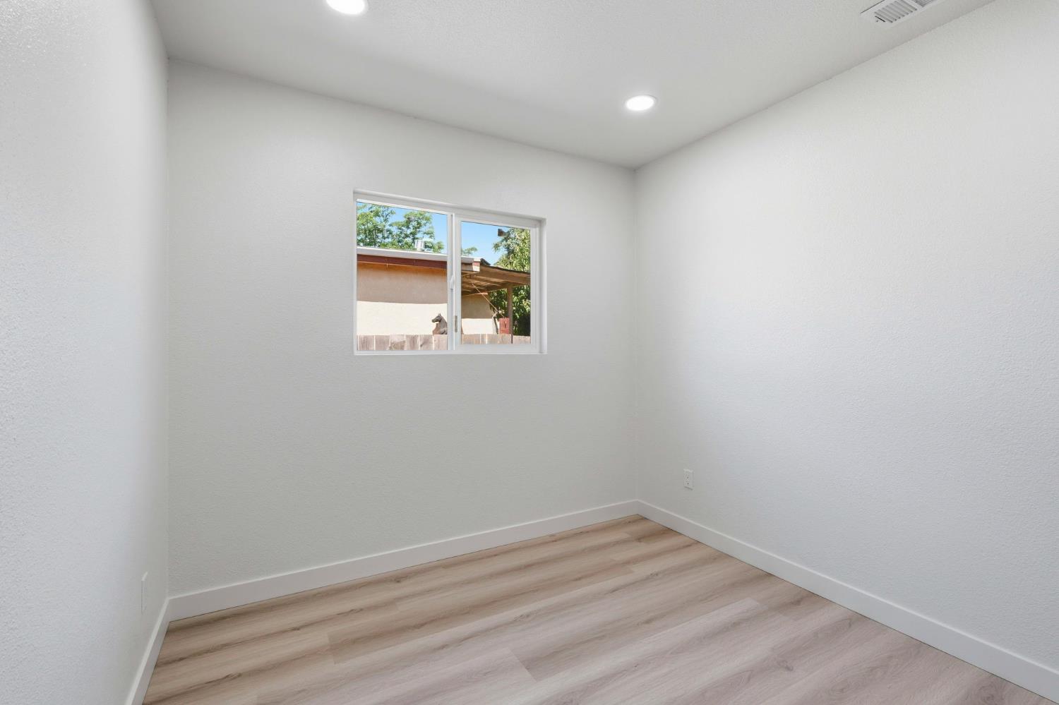 201 Barozzi Ave, Modesto, CA 95351