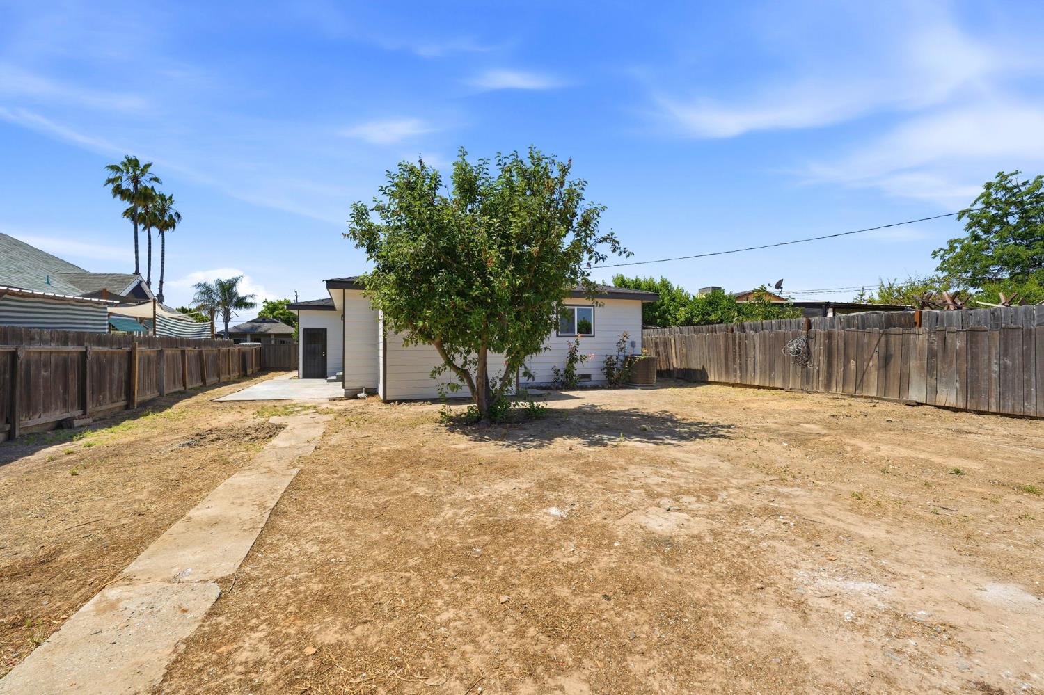 201 Barozzi Ave, Modesto, CA 95351