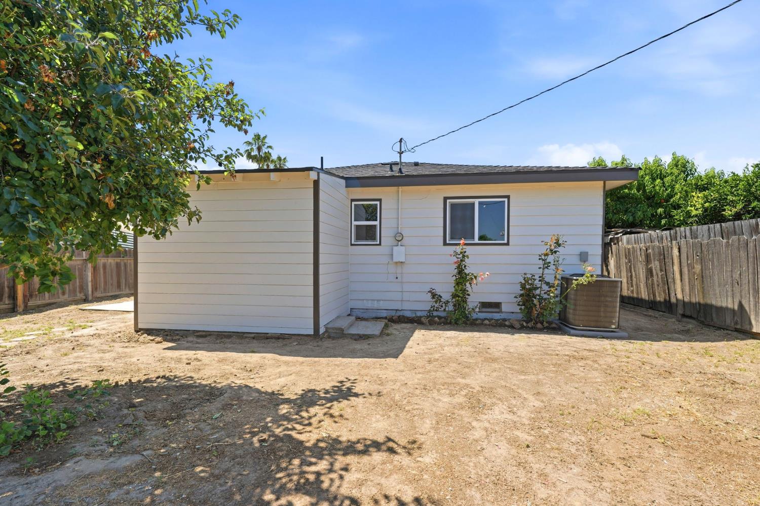 201 Barozzi Ave, Modesto, CA 95351