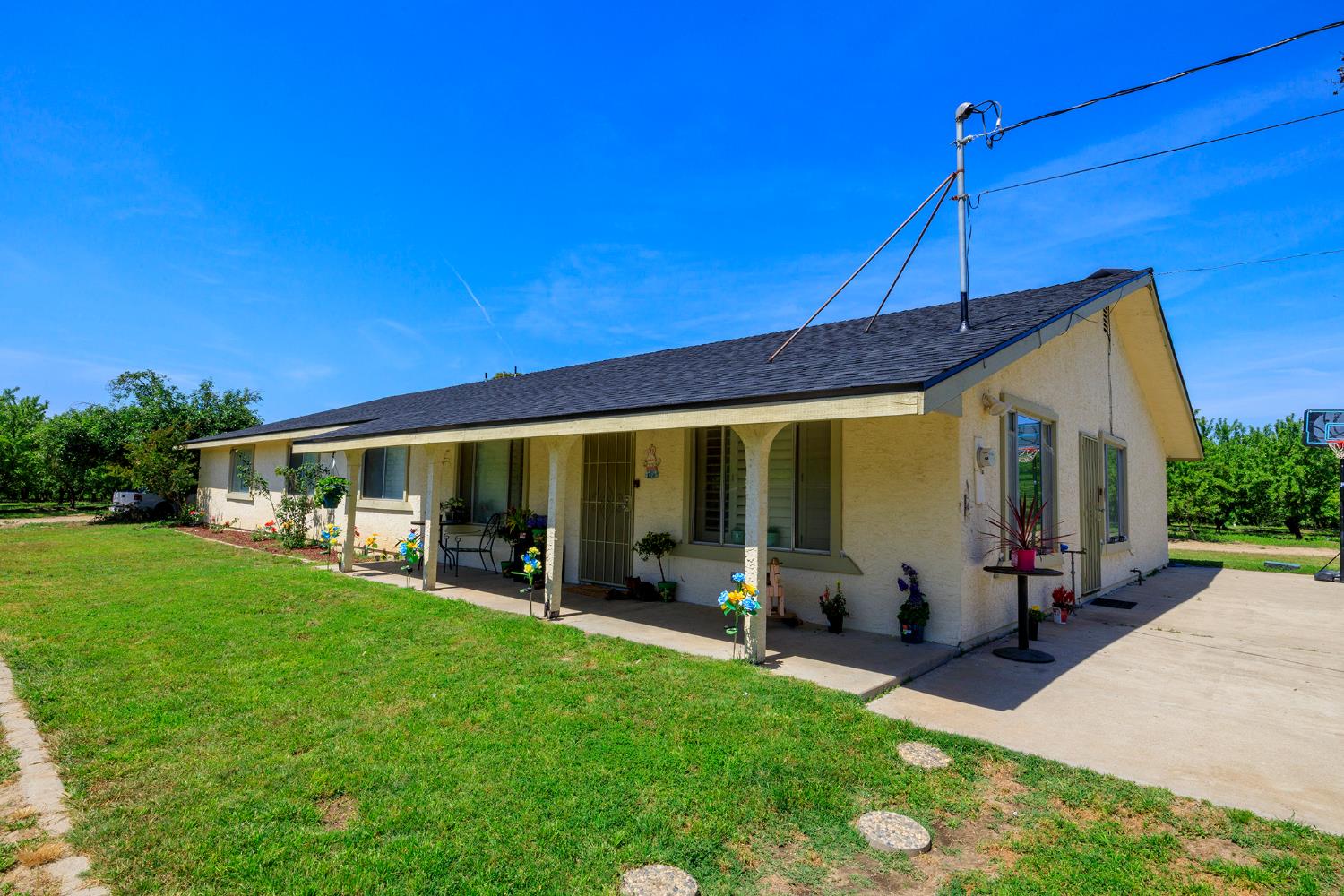 11716 11714 Amsterdam Rd, Winton, CA 95388