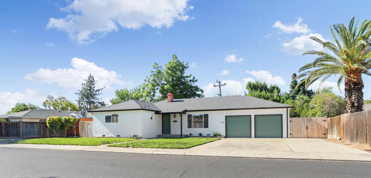 1113 Sutter St, Manteca, CA 95336