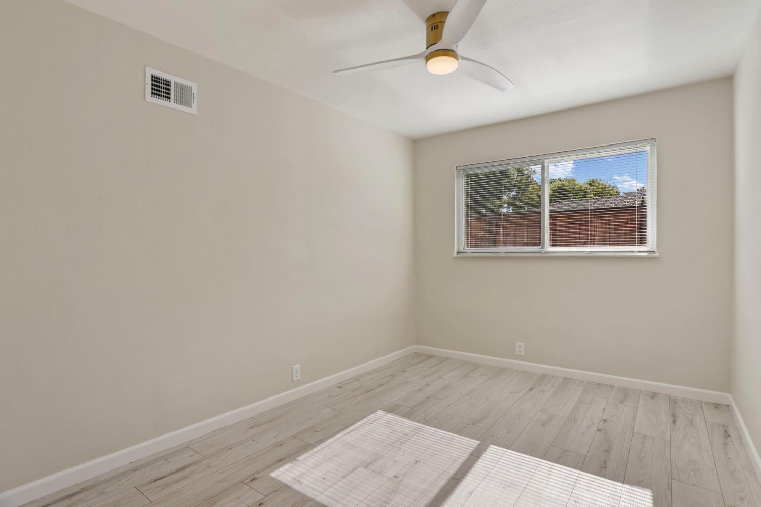 1113 Sutter St, Manteca, CA 95336
