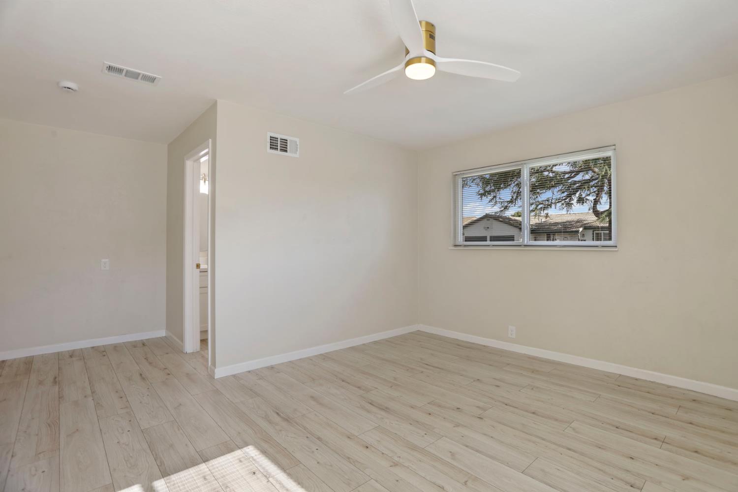 1113 Sutter St, Manteca, CA 95336