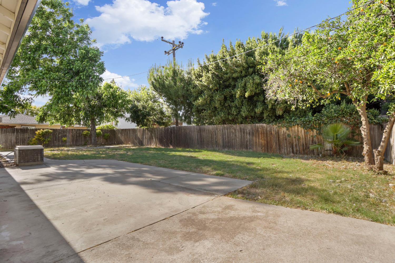 1113 Sutter St, Manteca, CA 95336