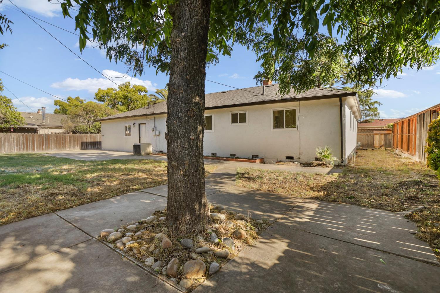 1113 Sutter St, Manteca, CA 95336