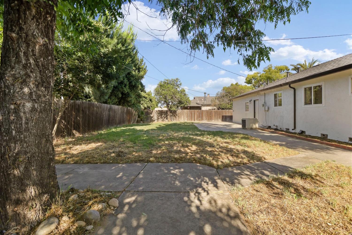 1113 Sutter St, Manteca, CA 95336