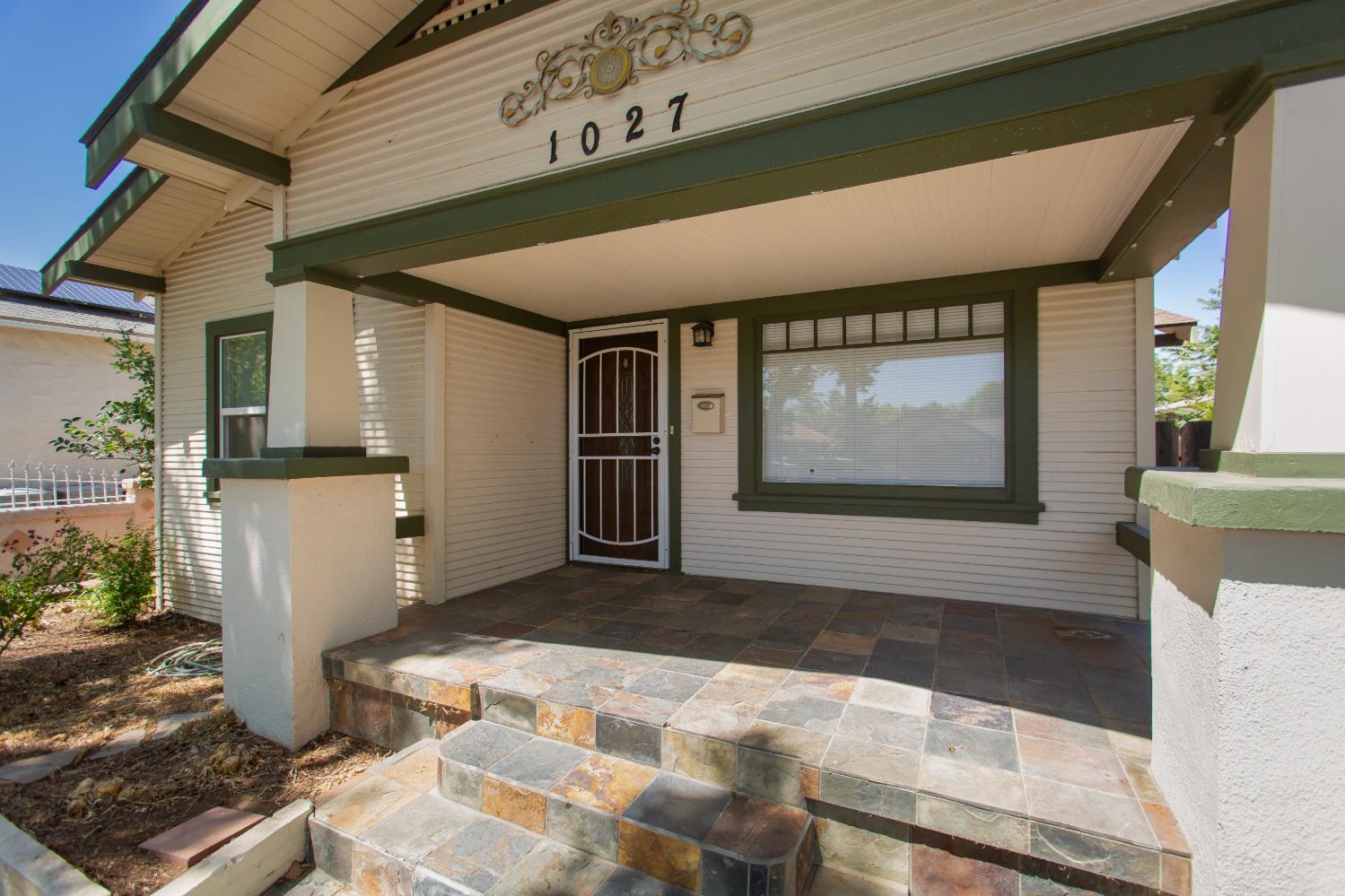 1027 W 21st St, Merced, CA 95340