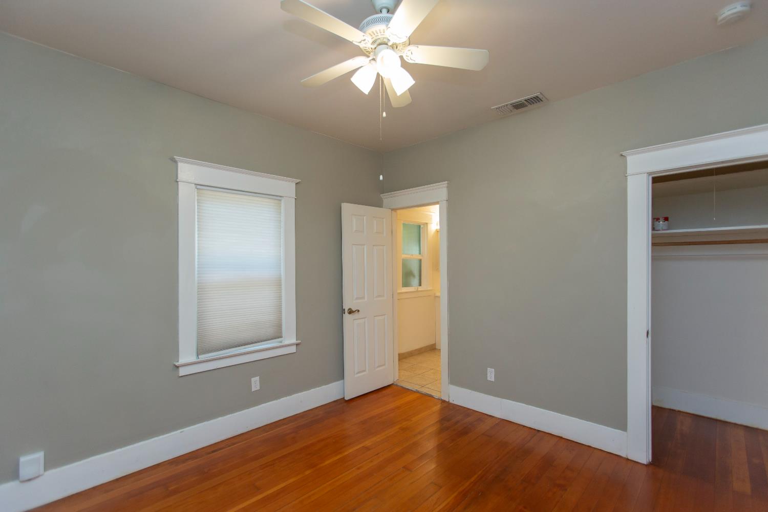 1027 W 21st St, Merced, CA 95340