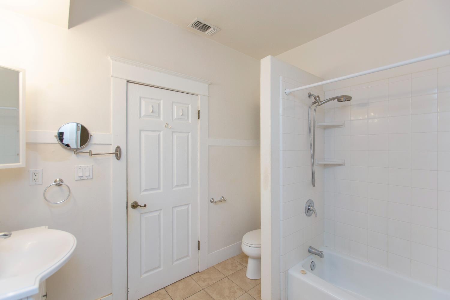 1027 W 21st St, Merced, CA 95340