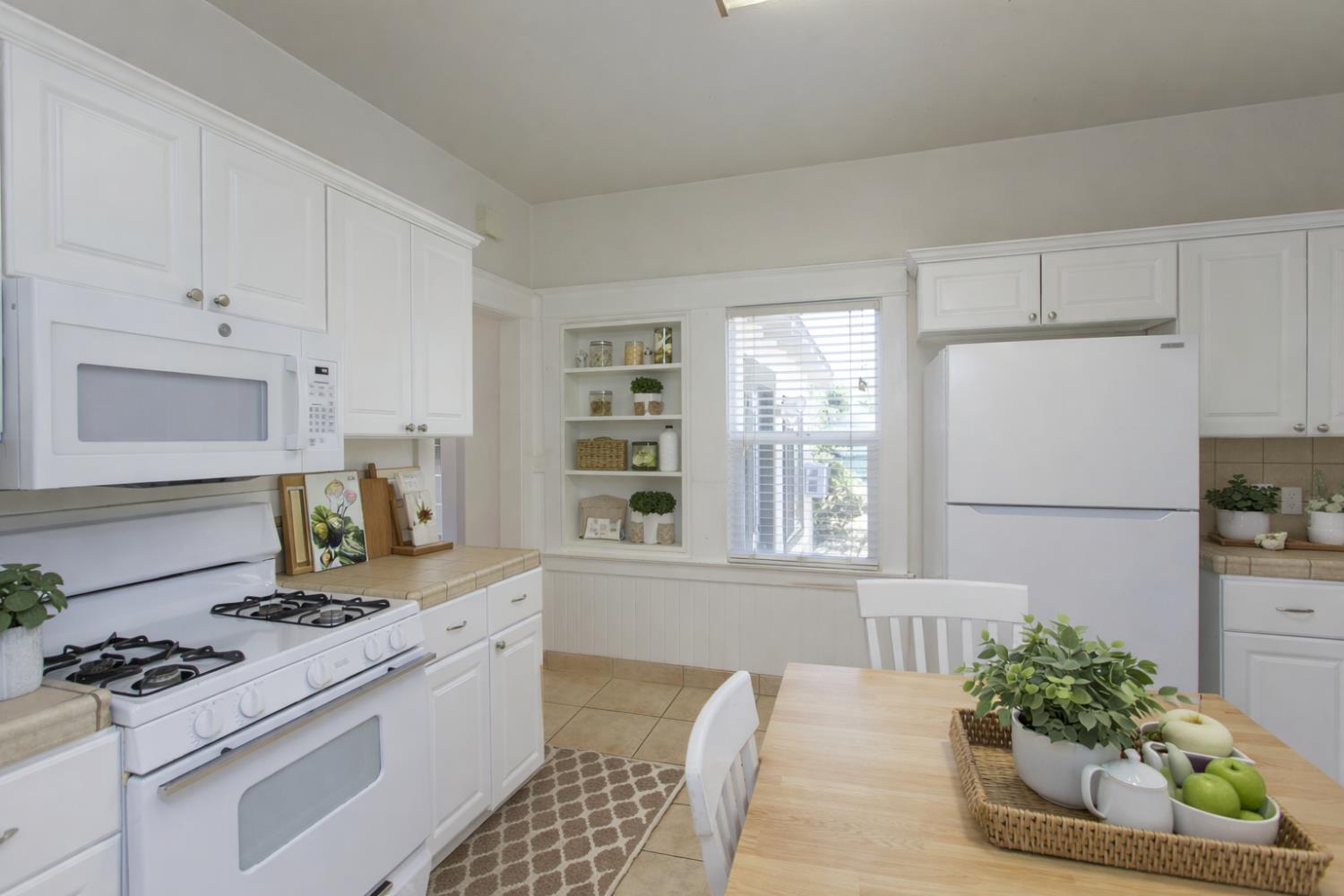 1027 W 21st St, Merced, CA 95340