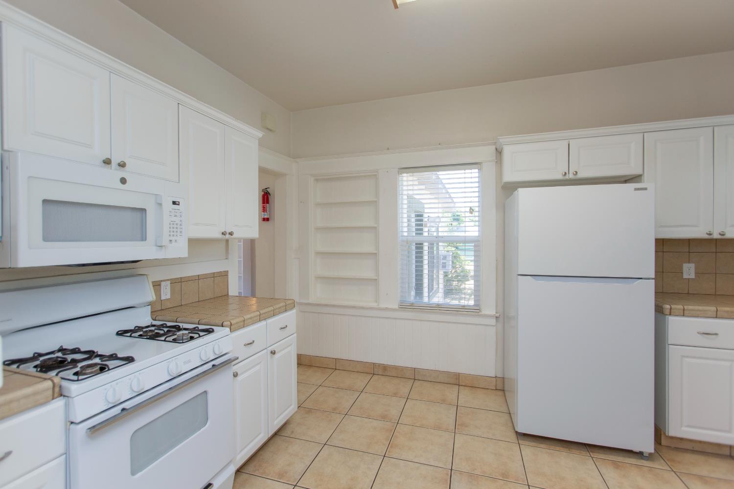 1027 W 21st St, Merced, CA 95340