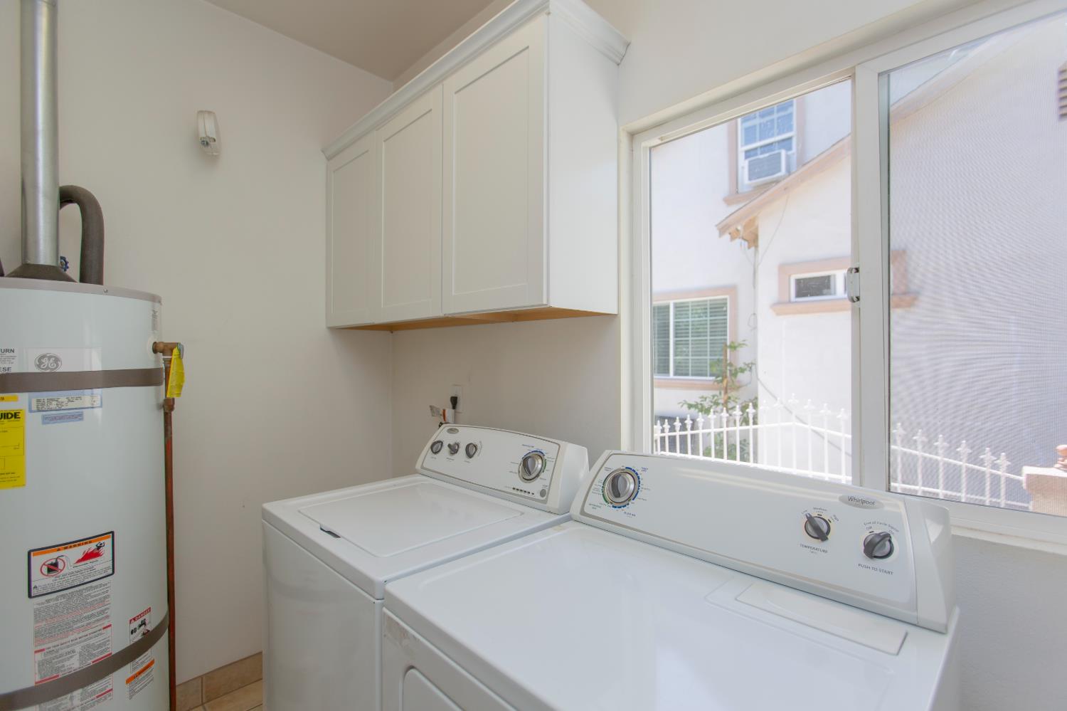 1027 W 21st St, Merced, CA 95340