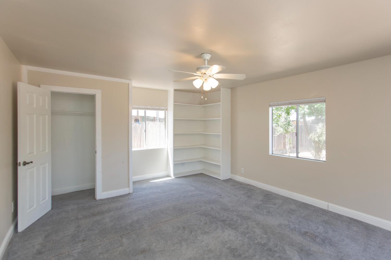 1027 W 21st St, Merced, CA 95340