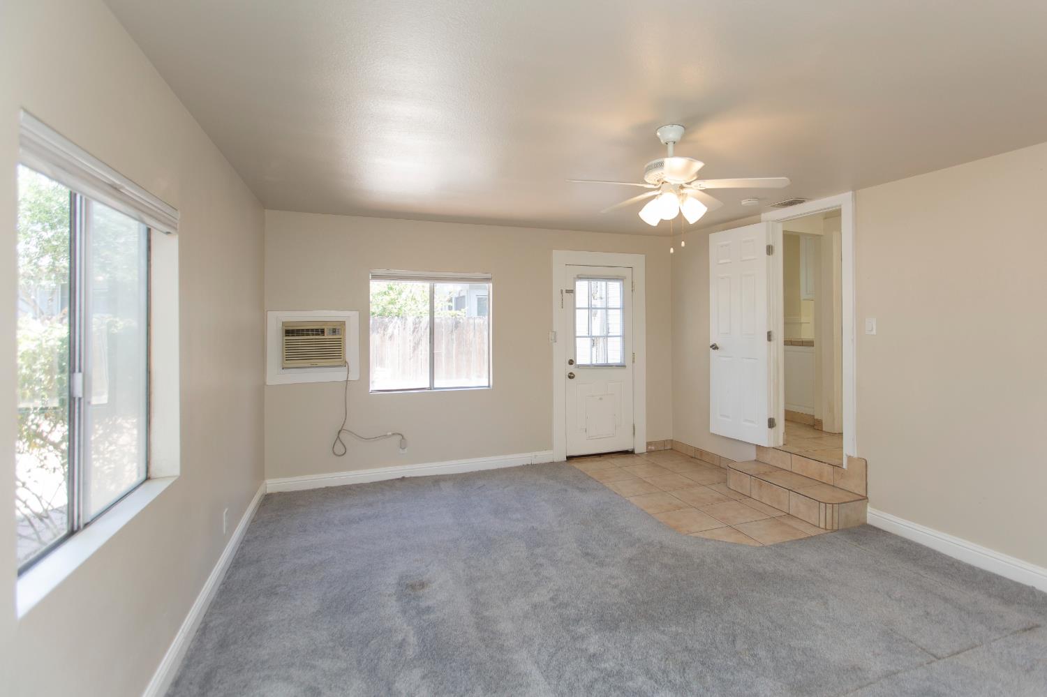 1027 W 21st St, Merced, CA 95340
