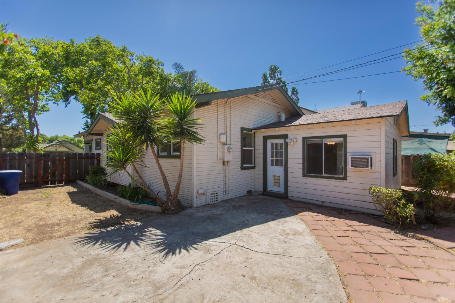 1027 W 21st St, Merced, CA 95340
