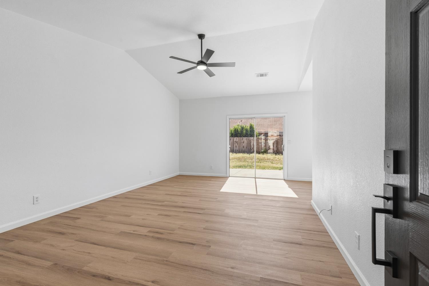 855 Place, Los Banos, CA 93625
