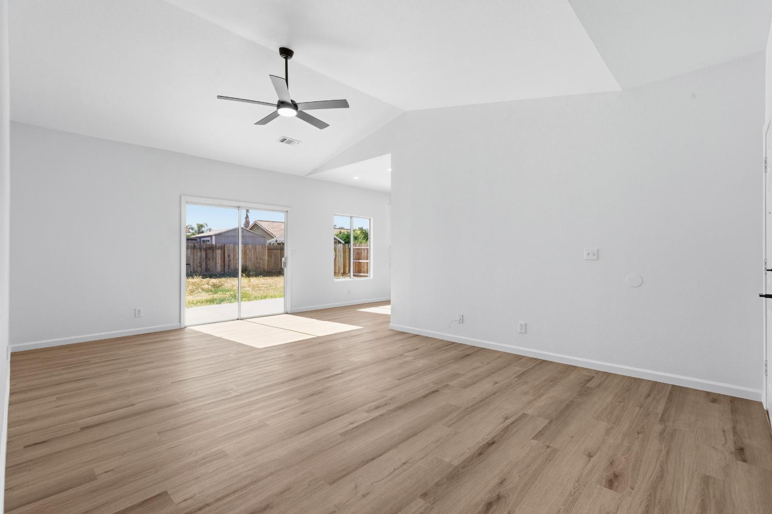855 Place, Los Banos, CA 93625