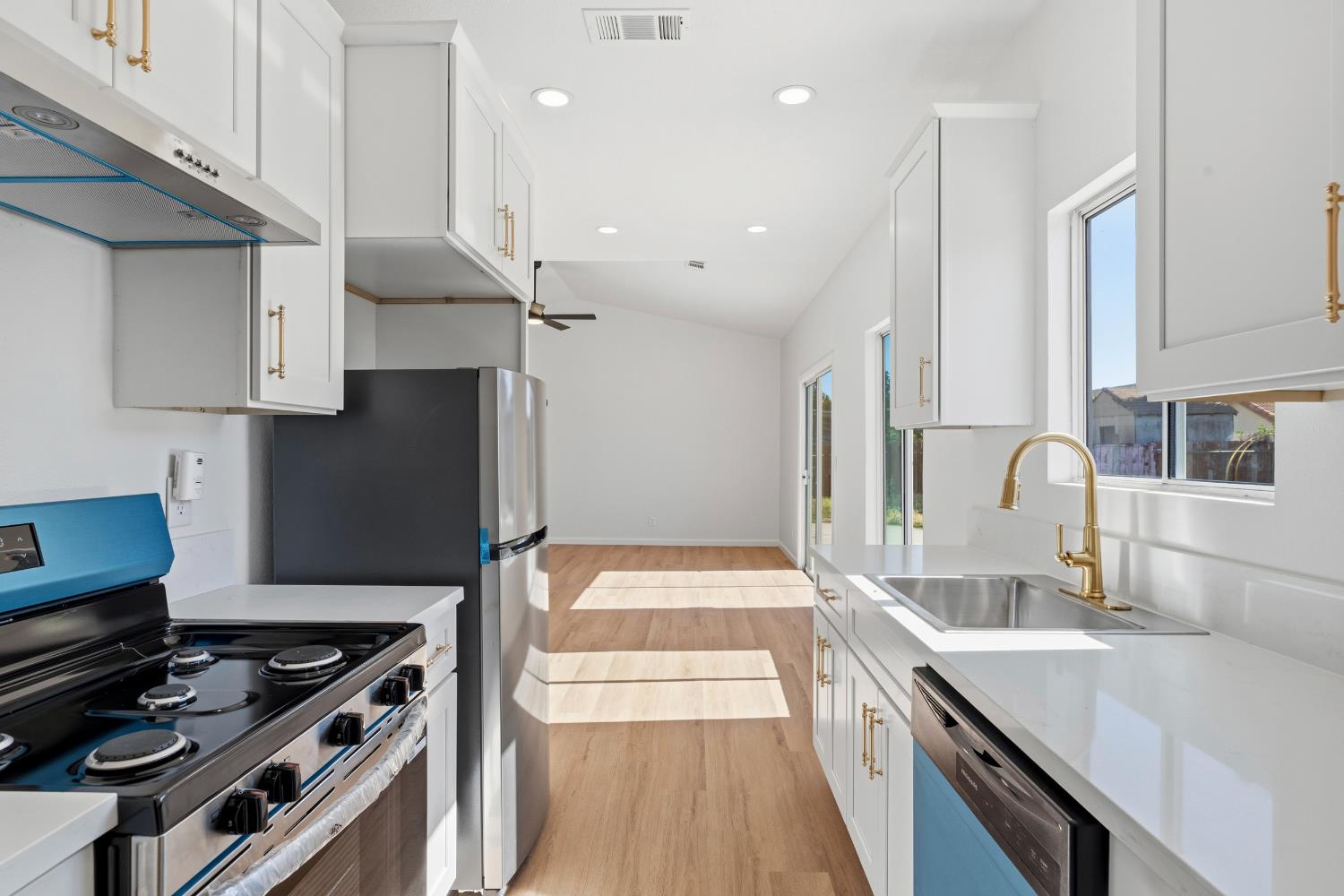 855 Place, Los Banos, CA 93625