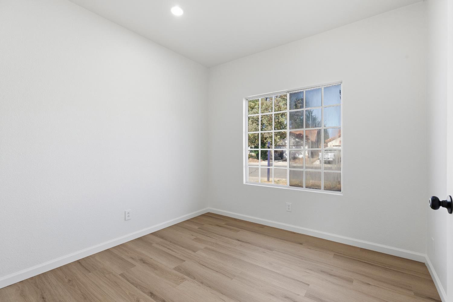 855 Place, Los Banos, CA 93625