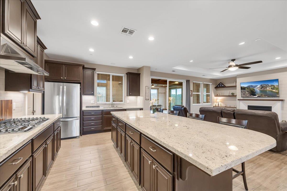 133 Palisades Pl, Copperopolis, CA 95228