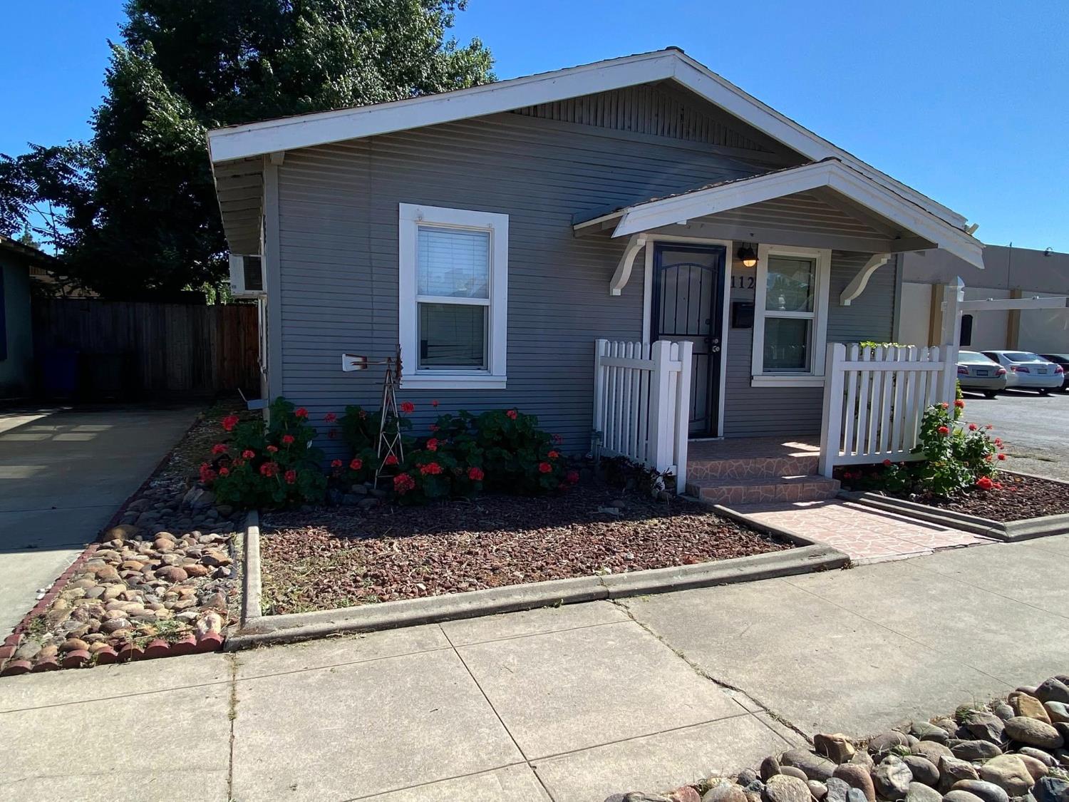 112 Almond Ave, Modesto, CA 95354