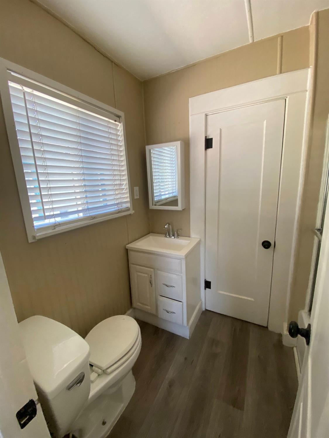112 Almond Ave, Modesto, CA 95354