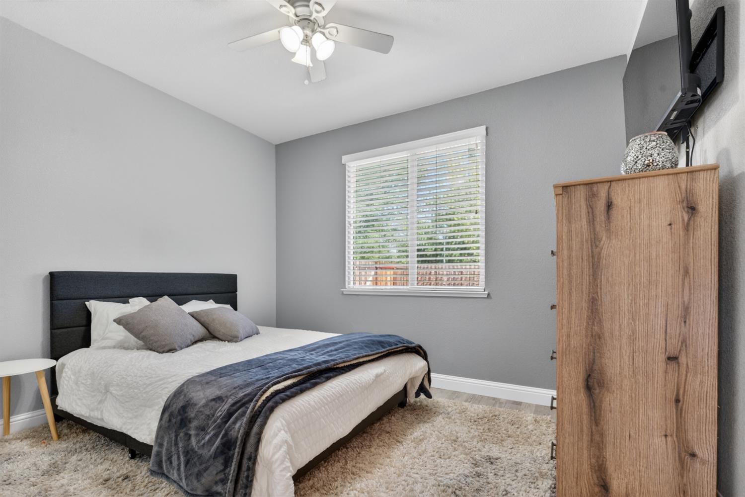 1917 NW Thomas Taylor Dr, Hughson, CA 95326