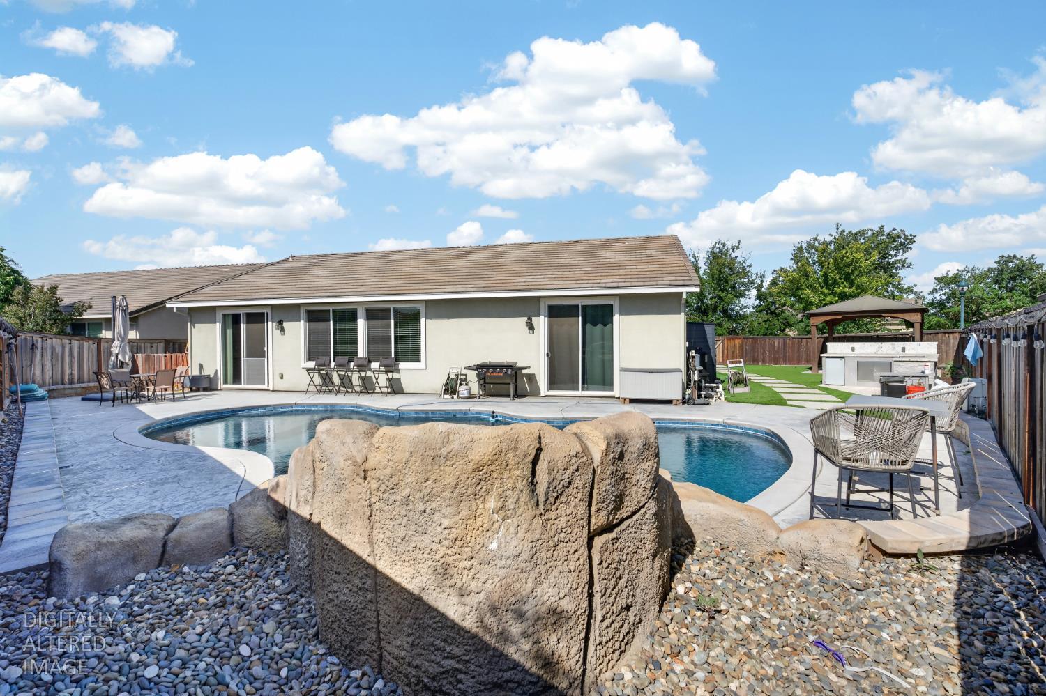 1917 NW Thomas Taylor Dr, Hughson, CA 95326