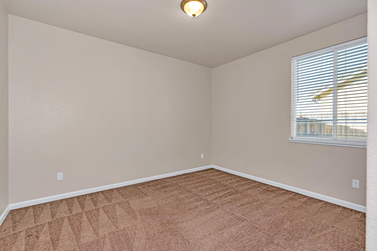 636 Lamoglia St, Los Banos, CA 93635