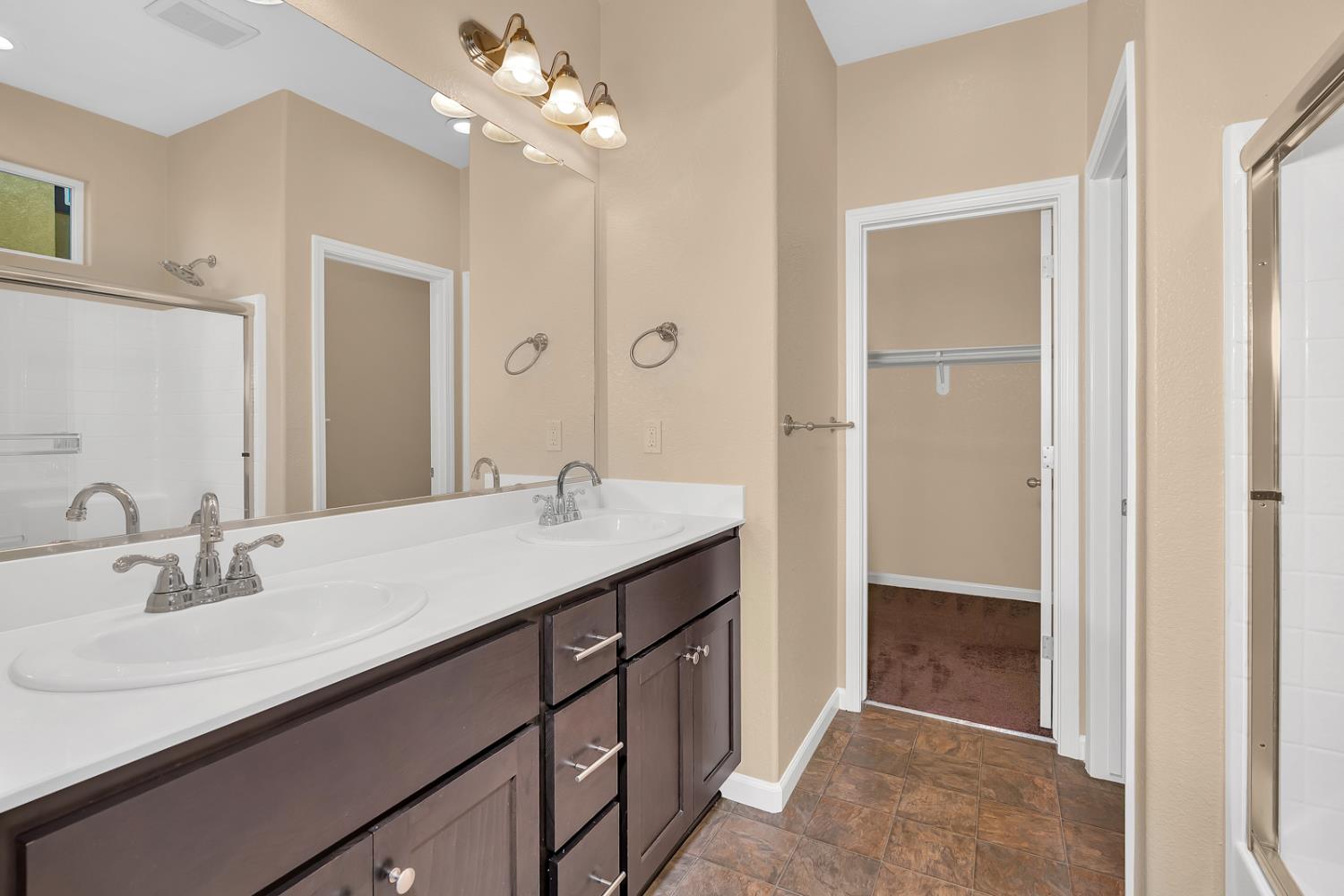 636 Lamoglia St, Los Banos, CA 93635