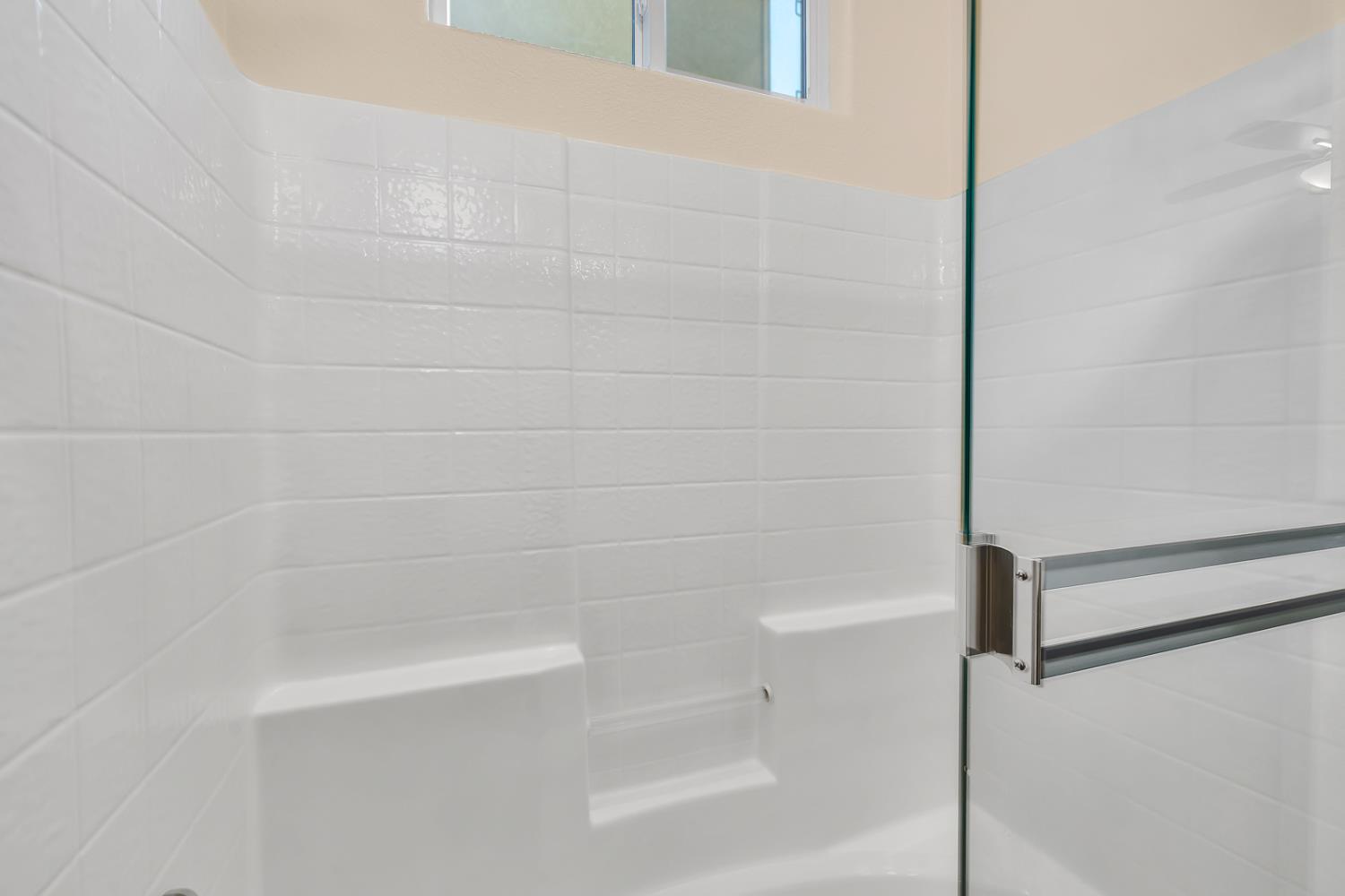 636 Lamoglia St, Los Banos, CA 93635