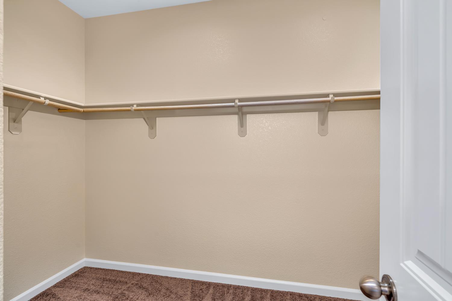 636 Lamoglia St, Los Banos, CA 93635