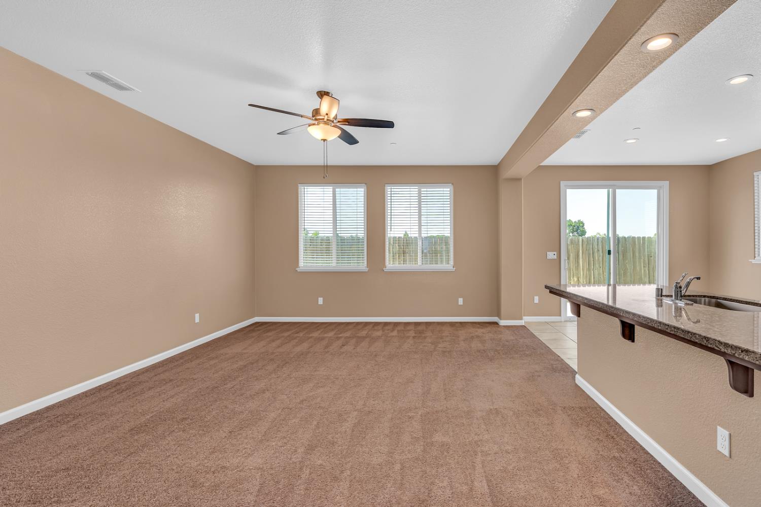 636 Lamoglia St, Los Banos, CA 93635