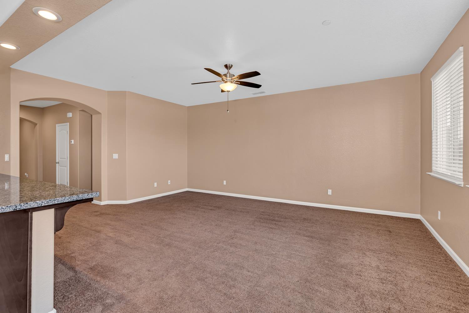 636 Lamoglia St, Los Banos, CA 93635