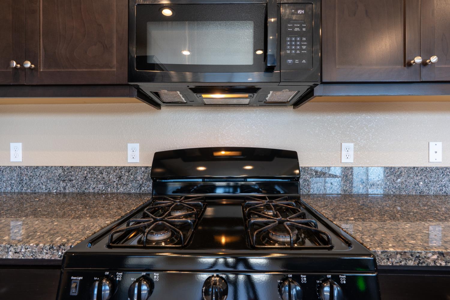 636 Lamoglia St, Los Banos, CA 93635