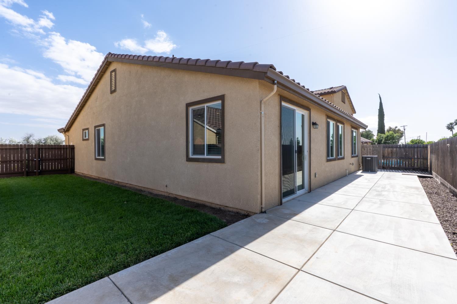 636 Lamoglia St, Los Banos, CA 93635