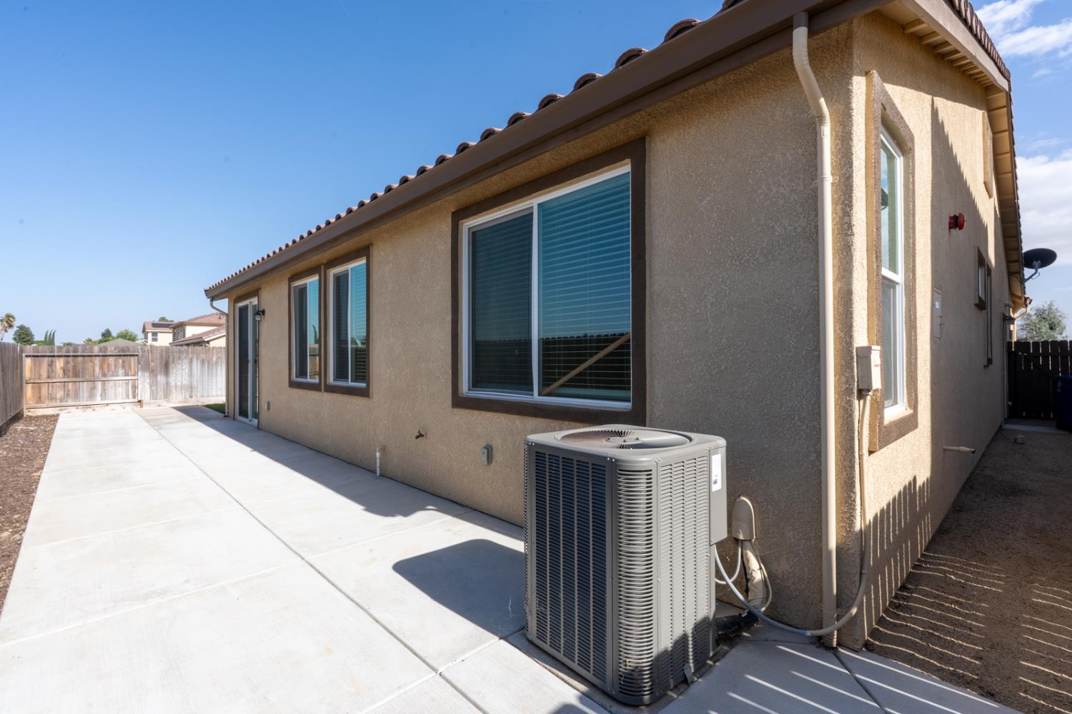636 Lamoglia St, Los Banos, CA 93635