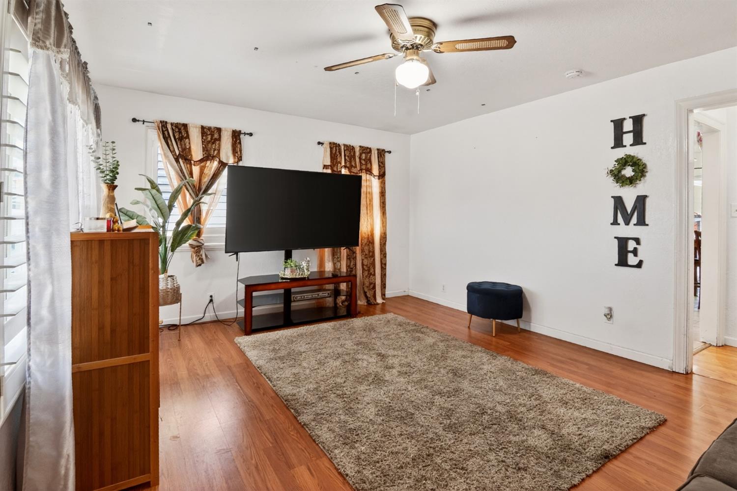 406 E Edison St, Manteca, CA 95336