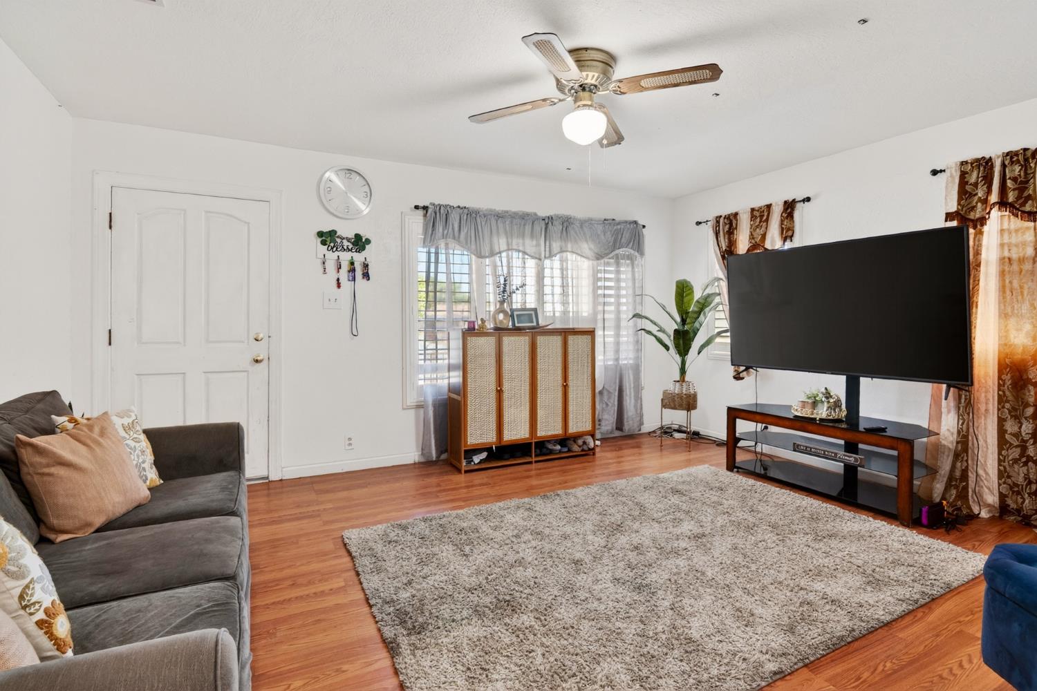 406 E Edison St, Manteca, CA 95336