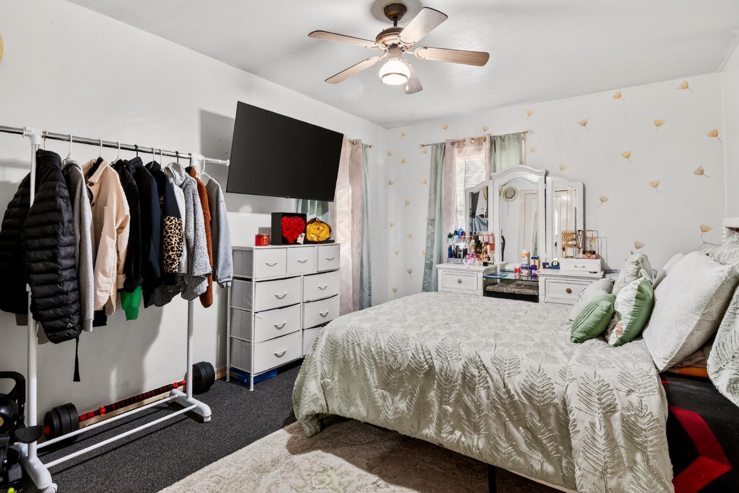 406 E Edison St, Manteca, CA 95336